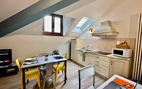 63 passi dal lago in centro by Revenue House